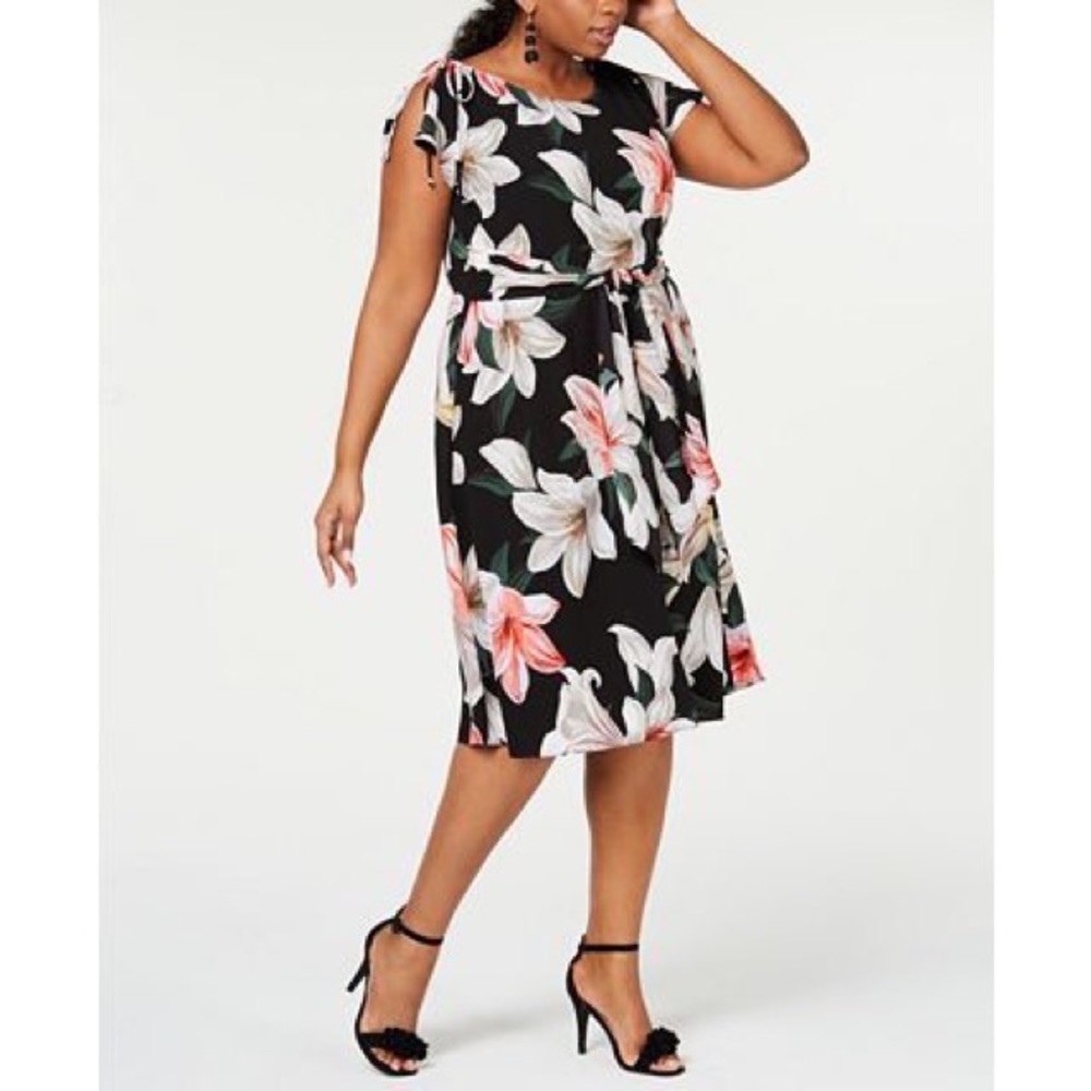 Robbie Bee NWT Black Belted Floral Printed Dress
